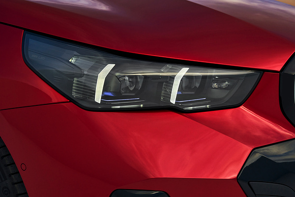 BMW i5 M60 xDrive headlights view