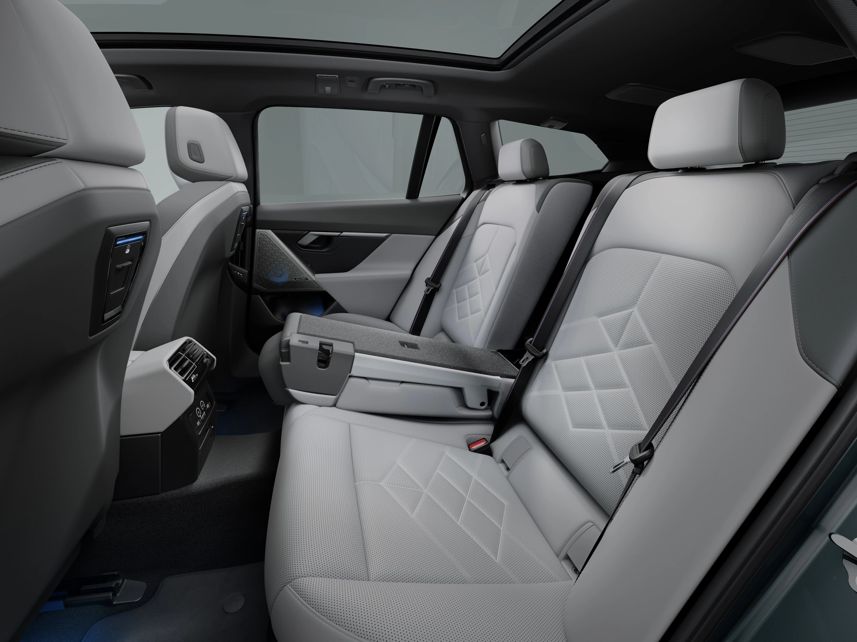 BMW i5 xDrive40 Touring secondrowseats view