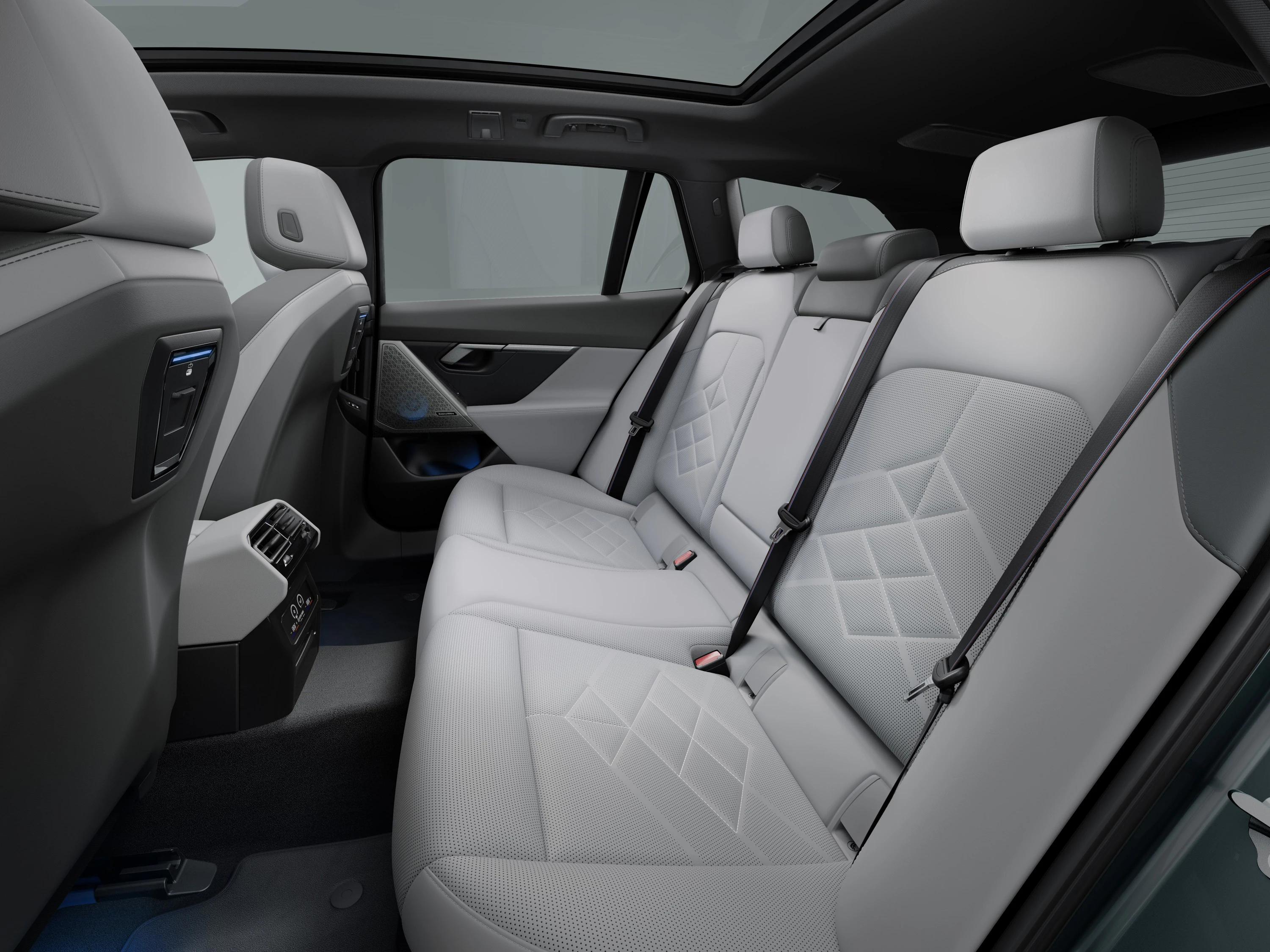 BMW i5 xDrive40 Touring secondrowseats view