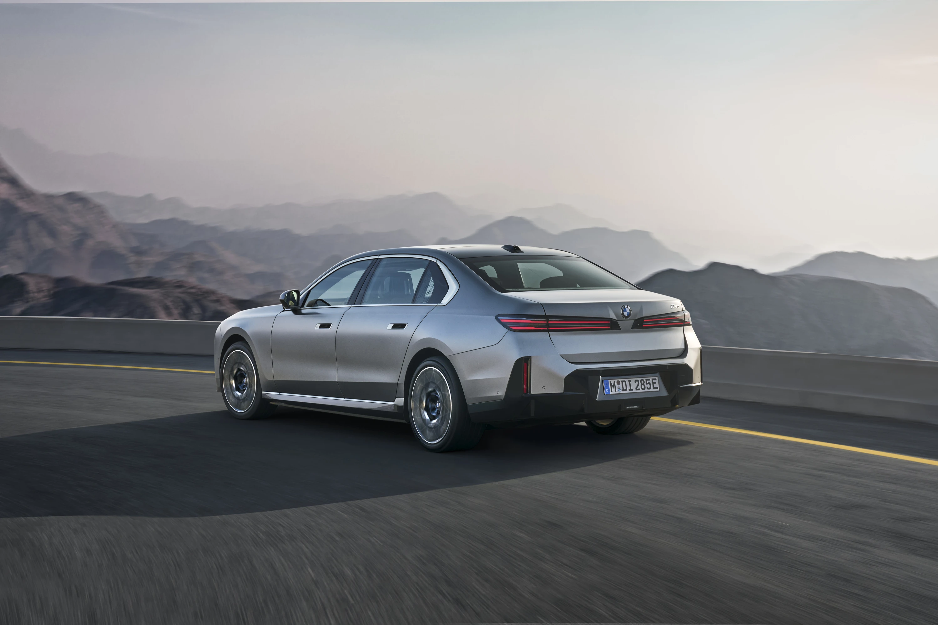 BMW i7 50 xDrive exterior view
