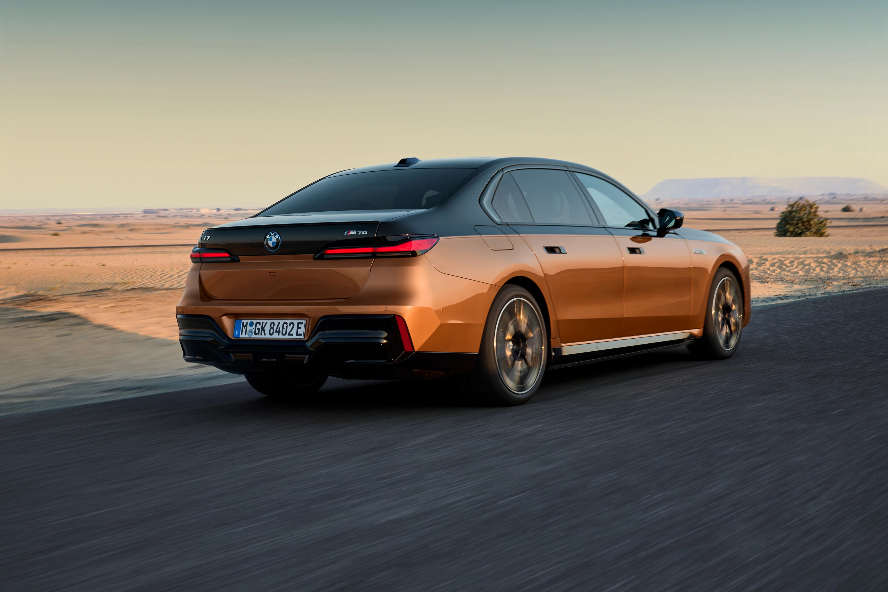 BMW i7 M70 xDrive (GEN1) exterior view