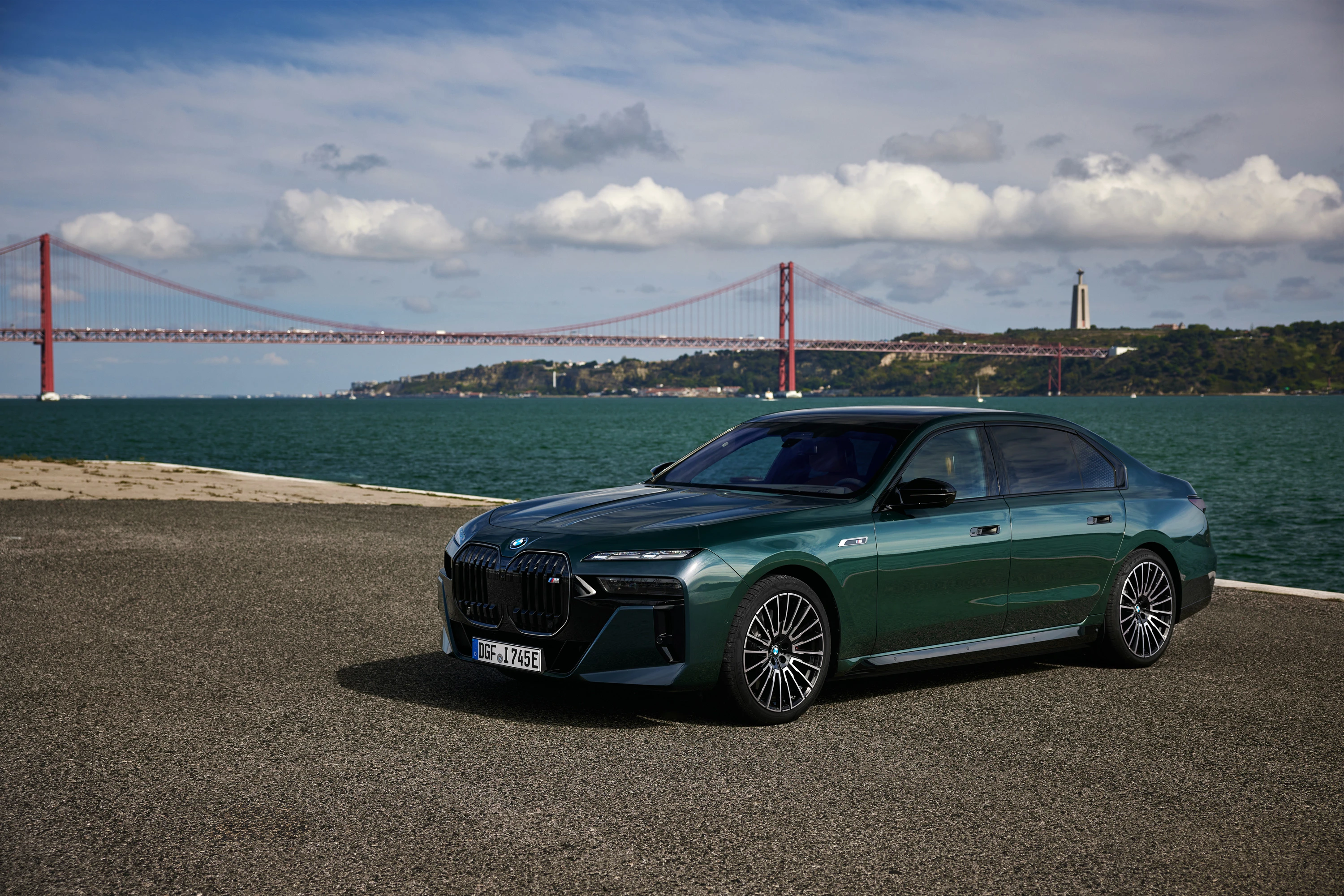 BMW i7 M70 xDrive (GEN1) exterior view