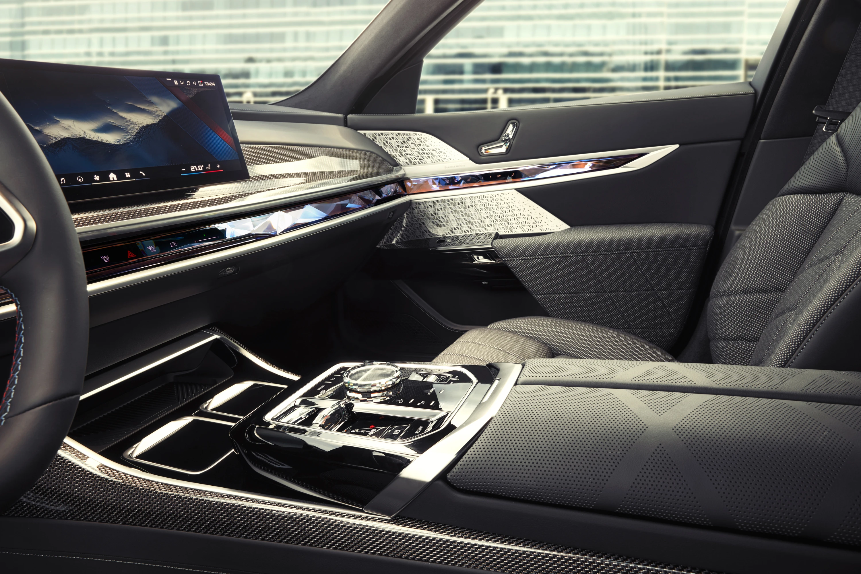 BMW i7 M70 xDrive (GEN1) interior view