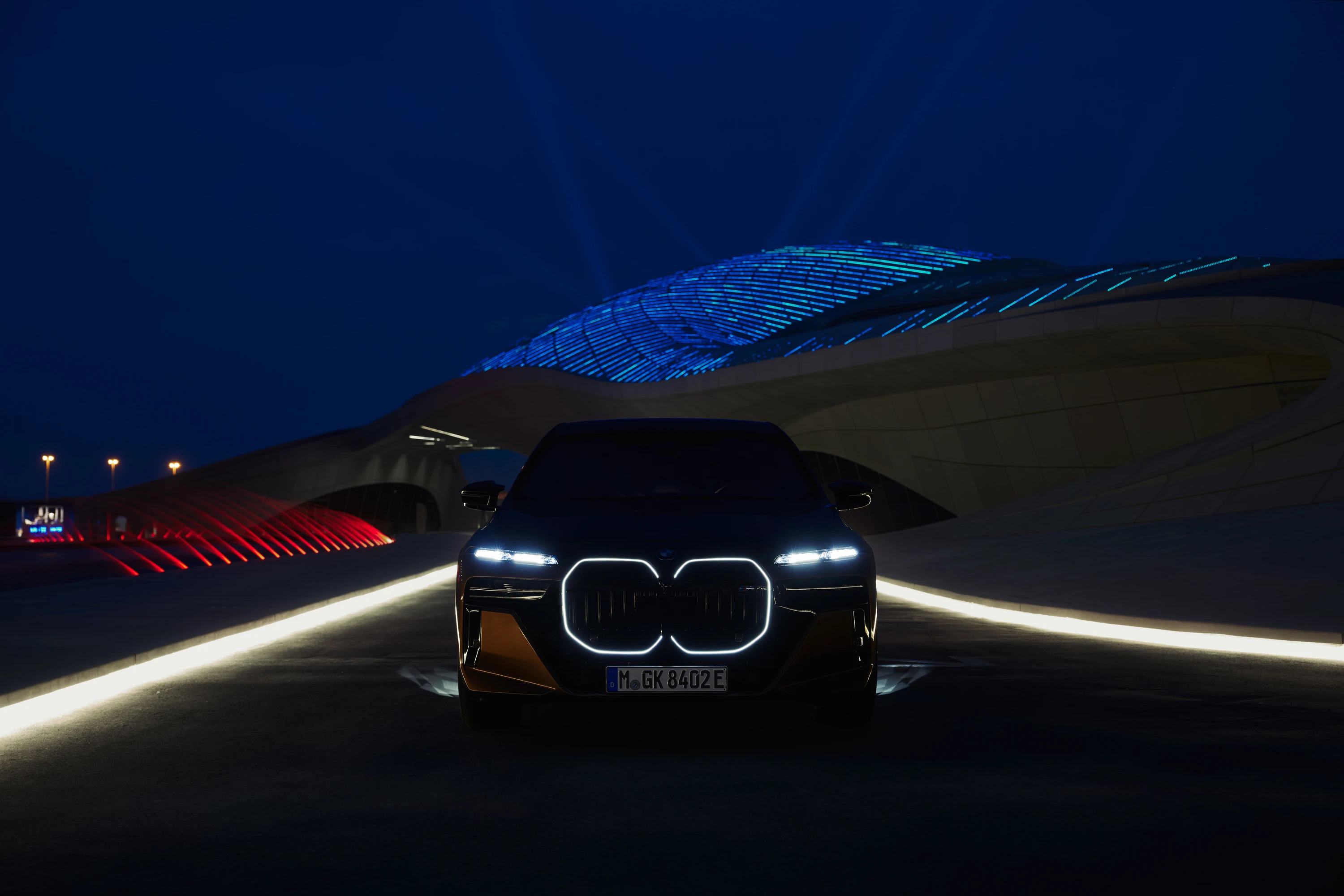 BMW i7 M70 xDrive (GEN1) headlights view