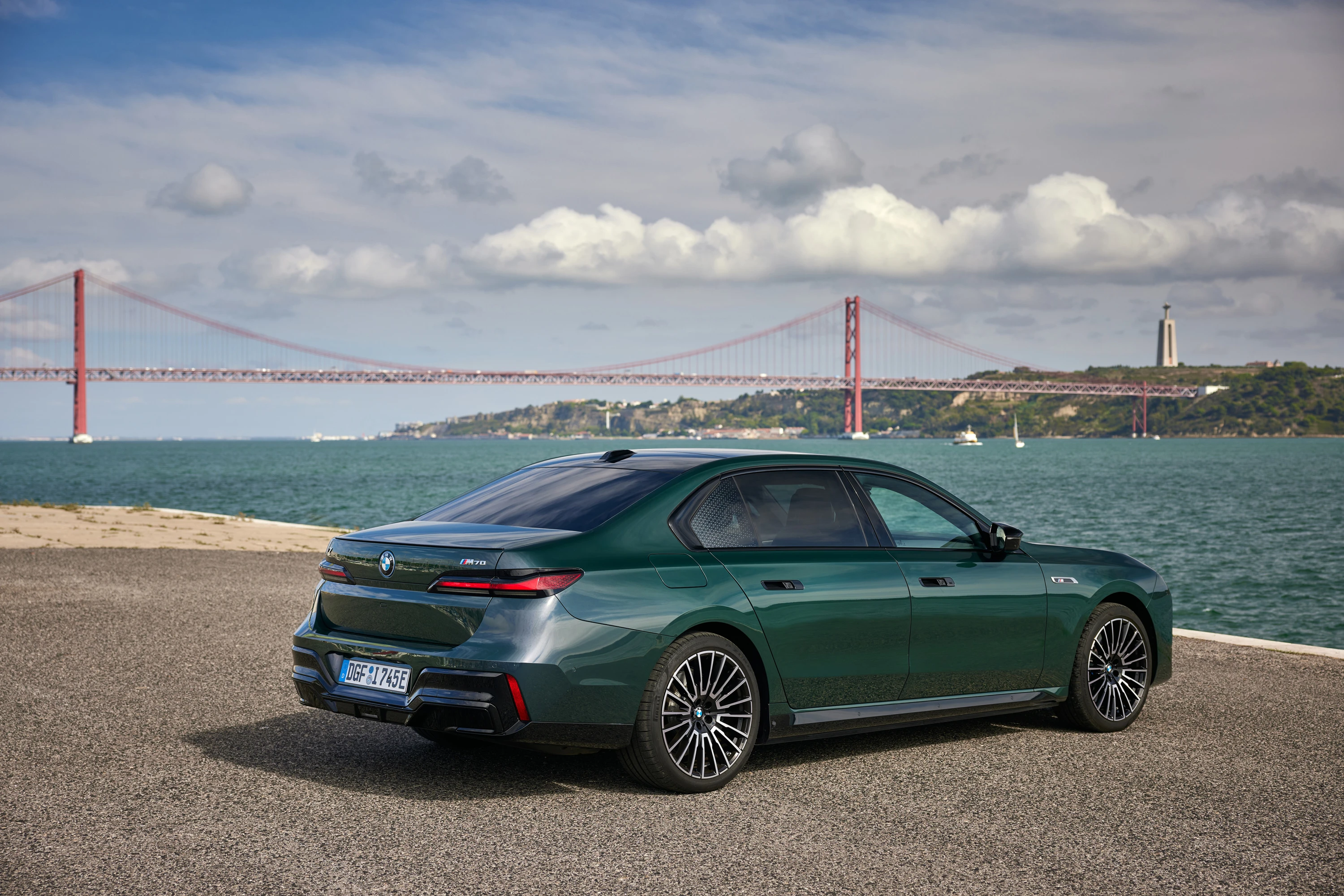 BMW i7 M70 xDrive (GEN1) exterior view