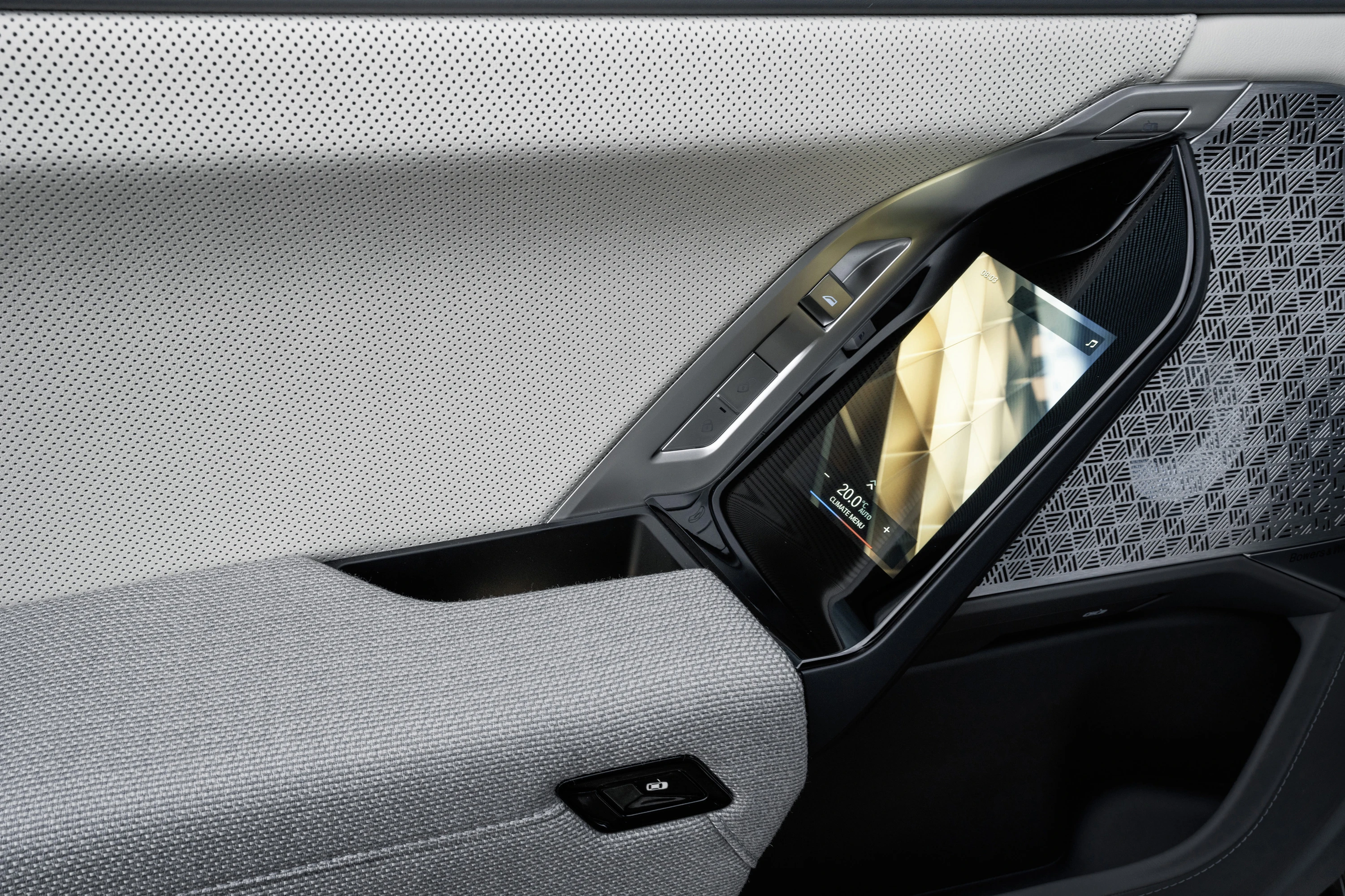 BMW i7 xDrive60 (GEN1) interior view