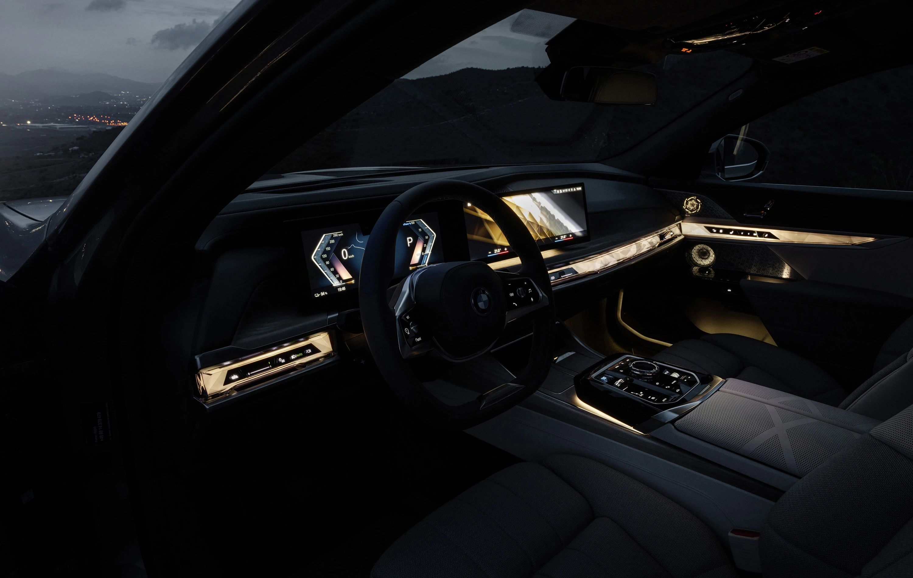 BMW i7 xDrive60 (GEN1) interior view