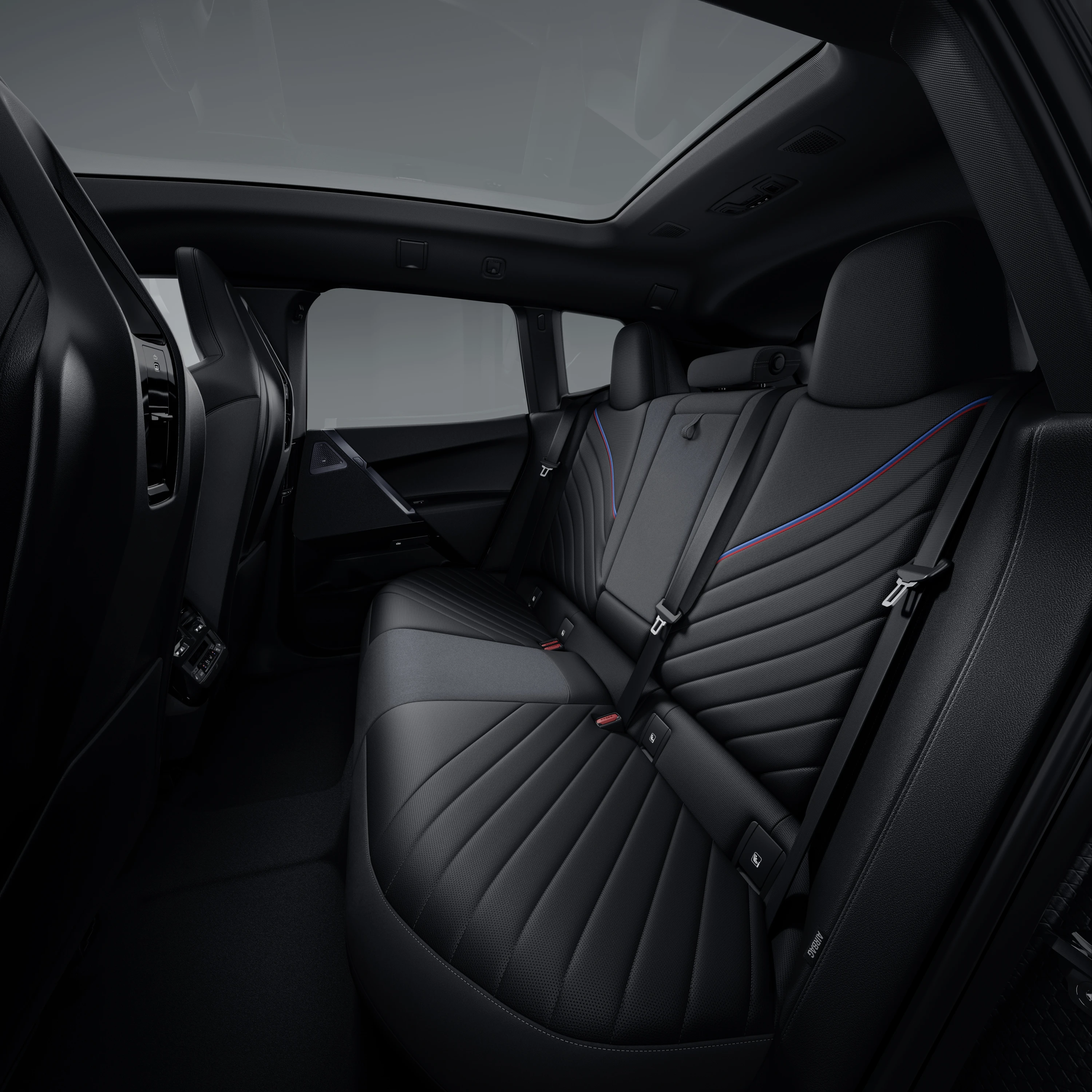 BMW iX M70 xDrive secondrowseats view