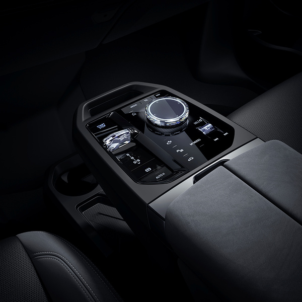 BMW iX M70 xDrive details view