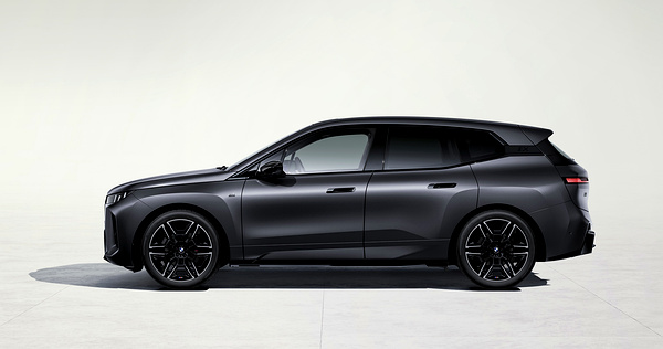 BMW iX M70 xDrive exterior view