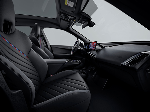BMW iX M70 xDrive interior view