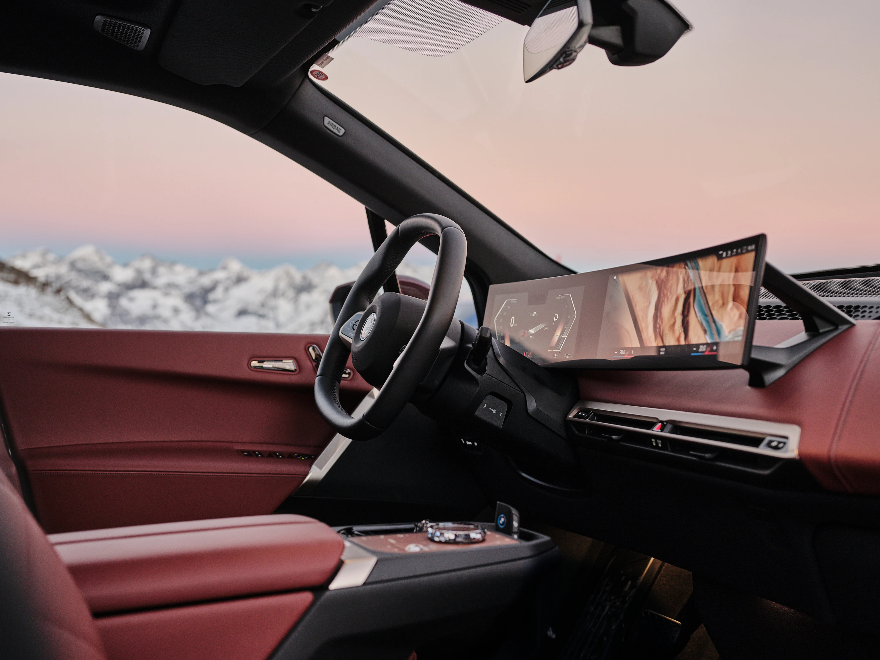 BMW iX xDrive40 screens view
