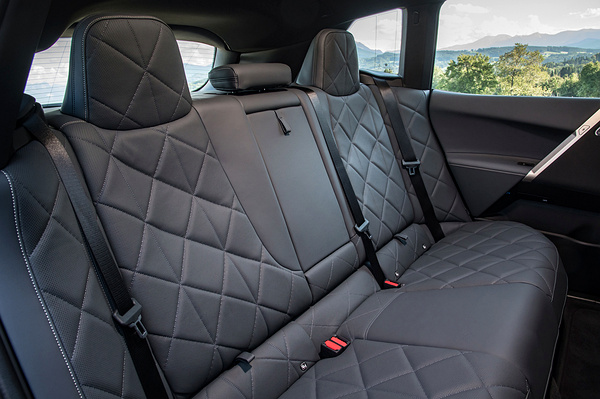 BMW iX xDrive40 secondrowseats view