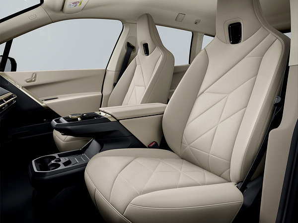 BMW iX xDrive45 frontseats view