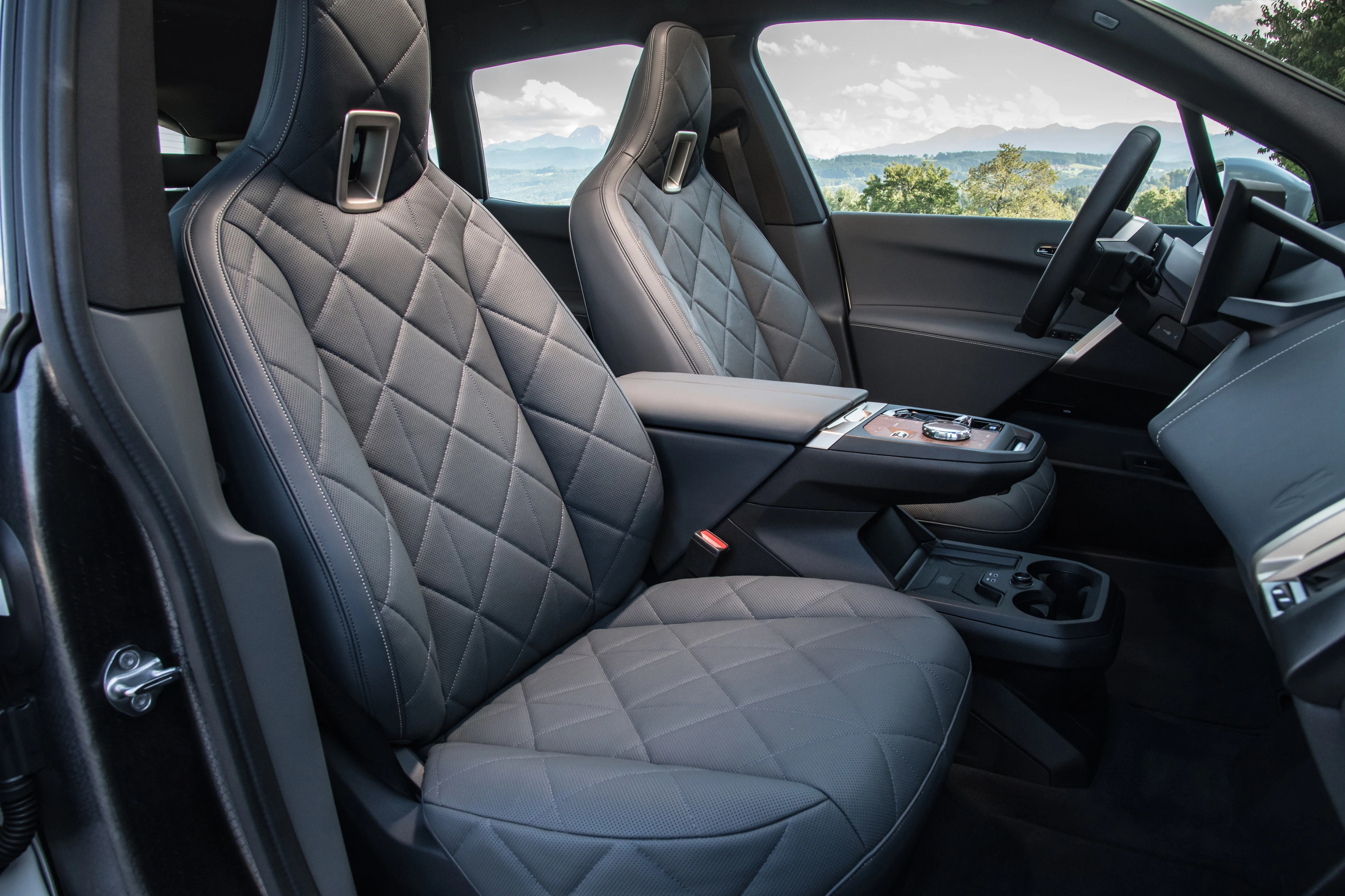 BMW iX xDrive50 frontseat view