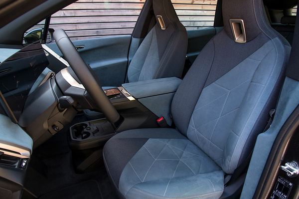 BMW iX xDrive50 frontseat view