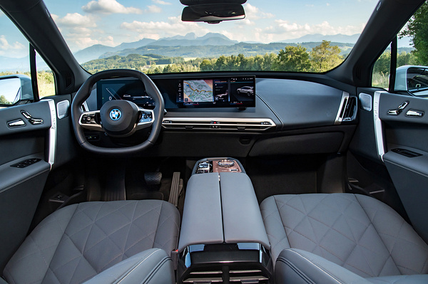 BMW iX xDrive50 interior view