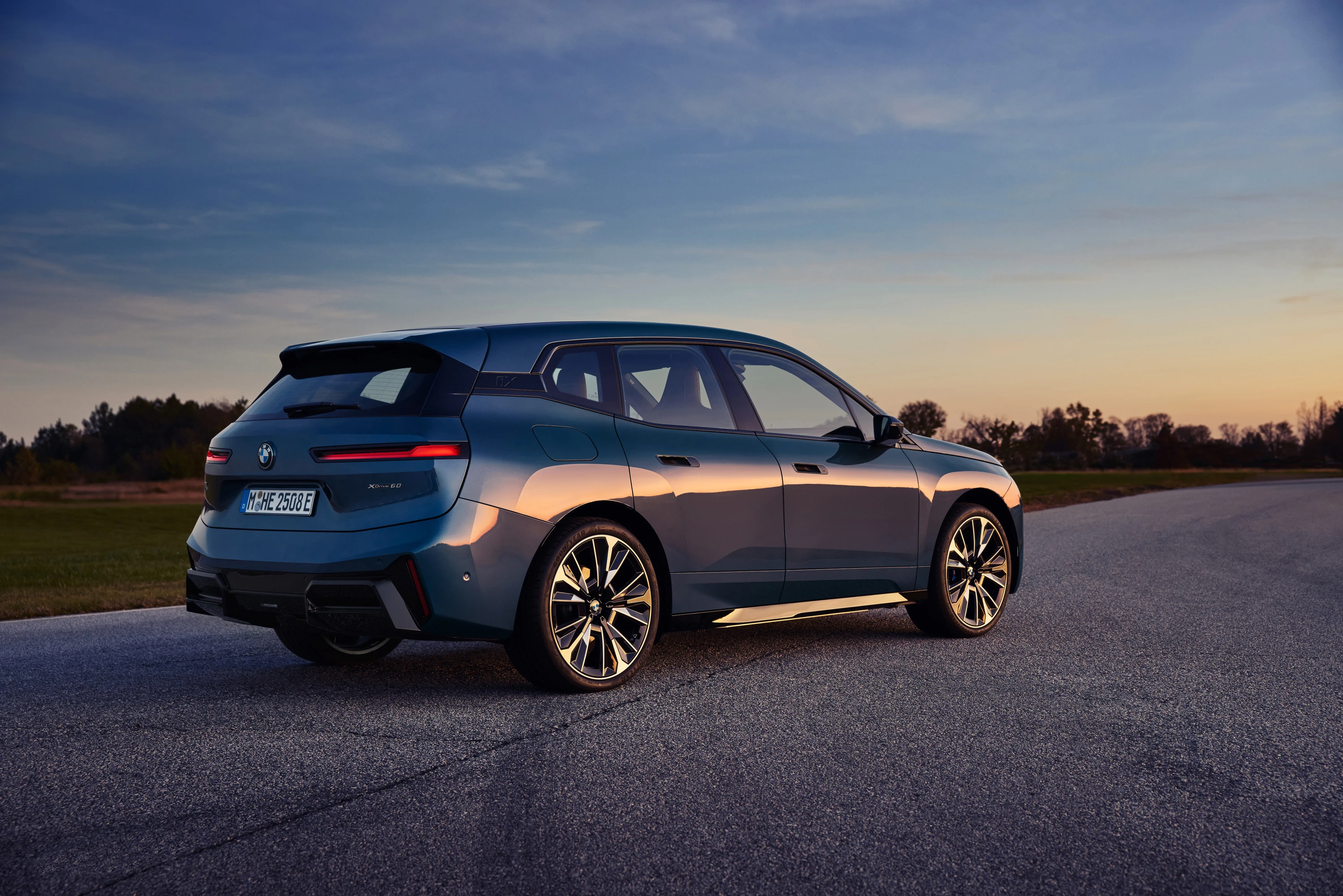 BMW iX xDrive60 exterior view