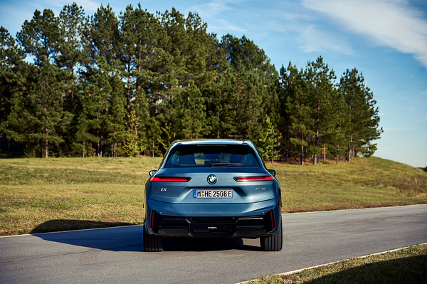 BMW iX xDrive60 unknown view