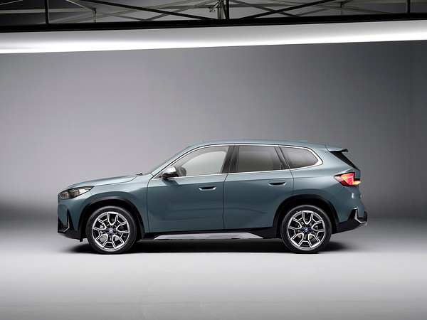 BMW iX1 eDrive20 exterior view