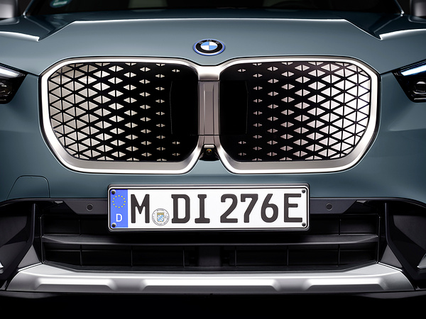 BMW iX1 eDrive20 exterior view