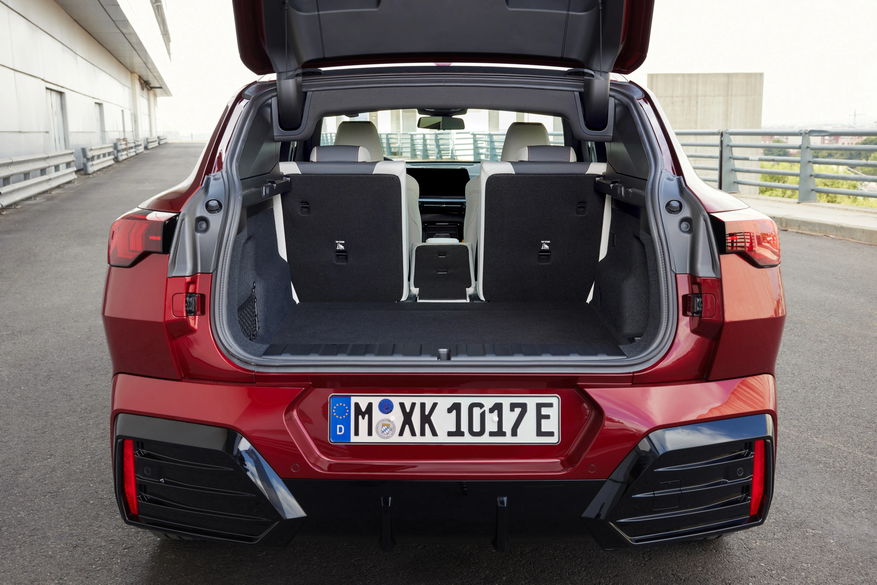 BMW iX2 eDrive20 trunk view