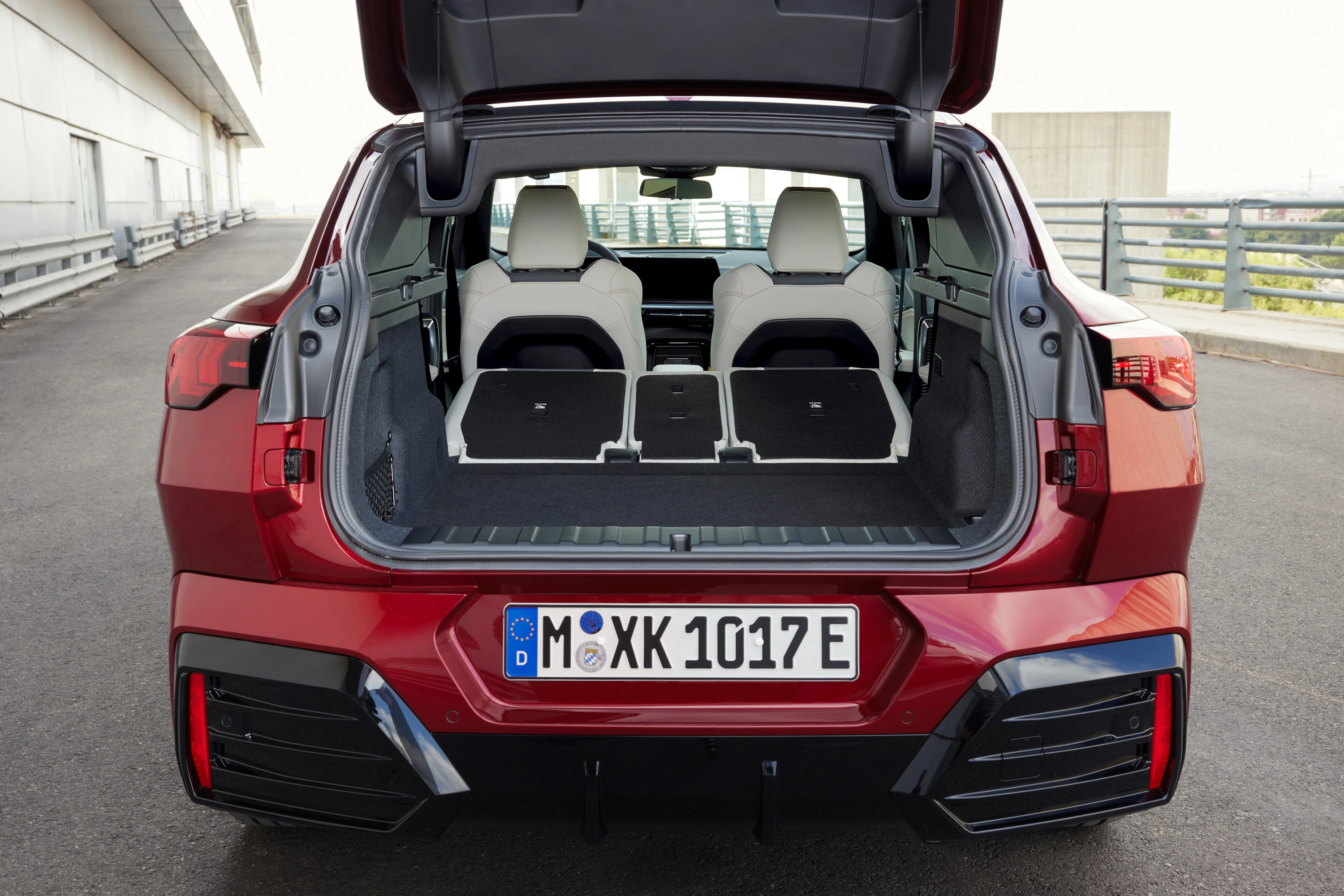 BMW iX2 eDrive20 trunk view