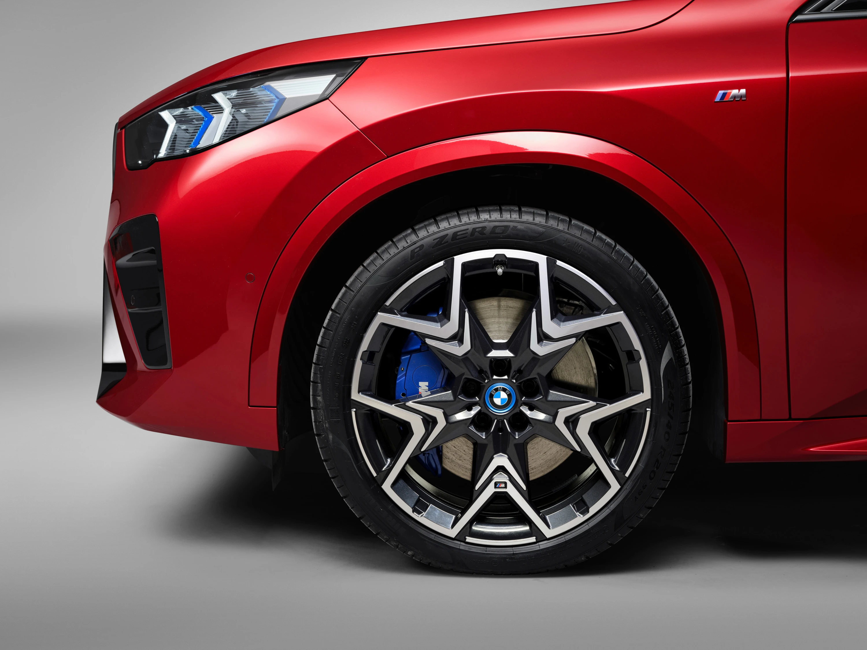 BMW iX2 eDrive20 wheels view