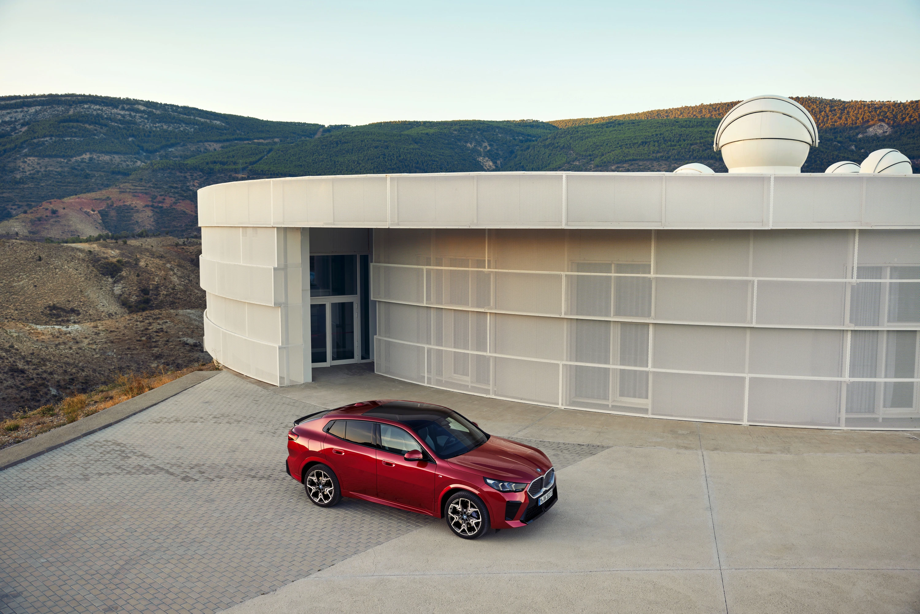 BMW iX2 eDrive20 exterior view
