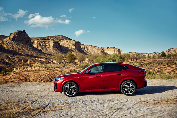 BMW iX2 eDrive20 exterior view