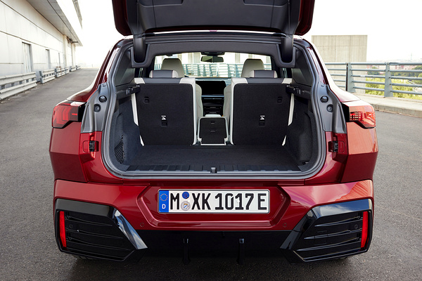 BMW iX2 eDrive20 trunk view