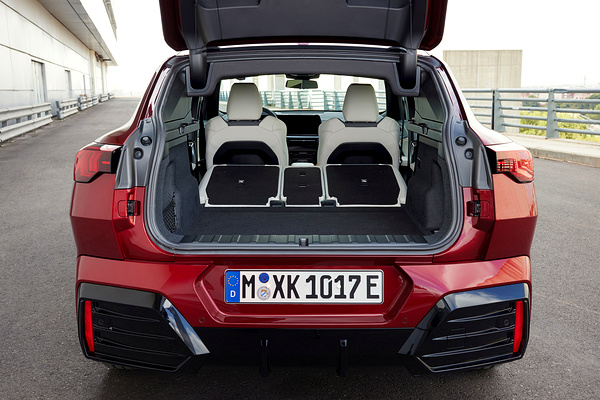 BMW iX2 eDrive20 trunk view