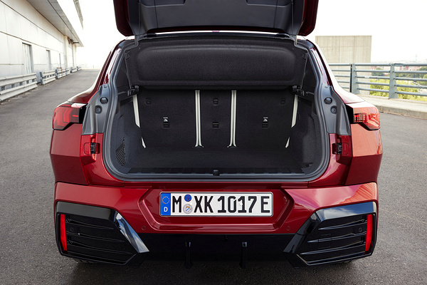 BMW iX2 eDrive20 trunk view
