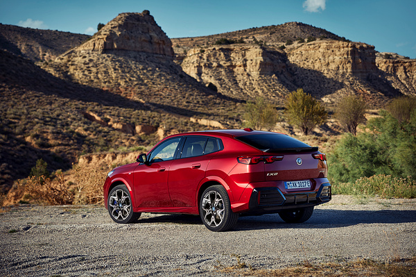 BMW iX2 xDrive30 exterior view