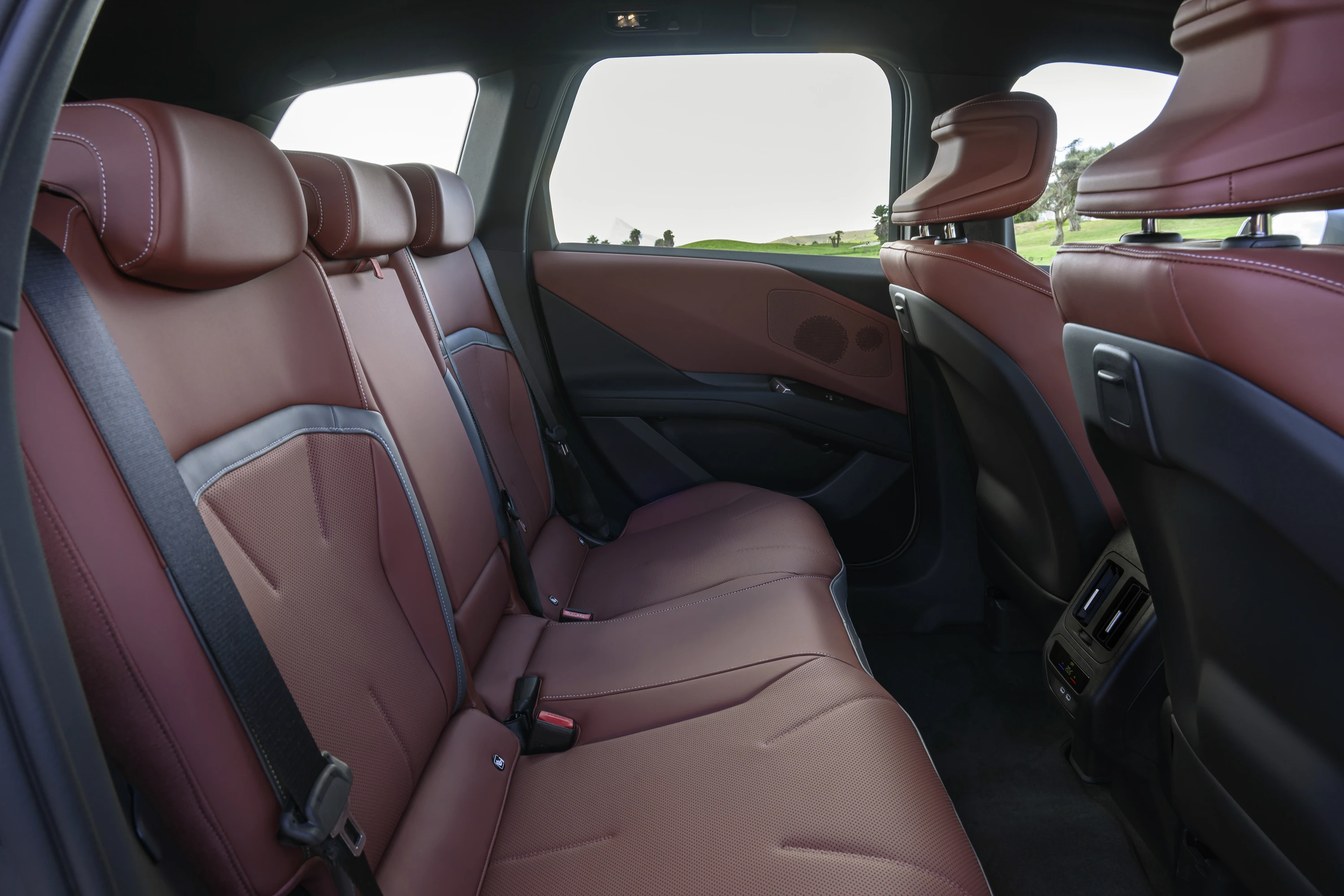 BMW iX3 50 xDrive secondrowseats view