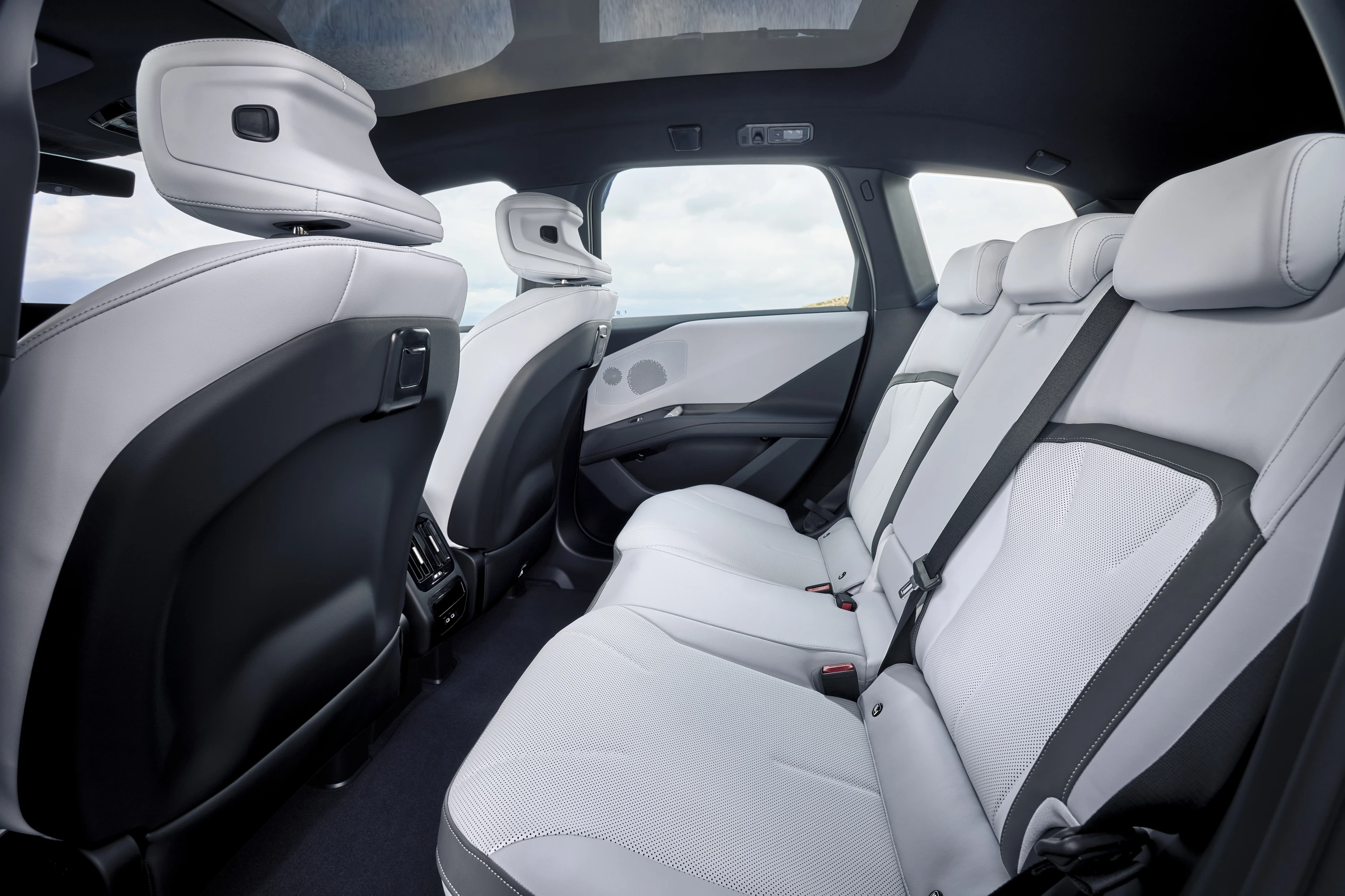 BMW iX3 50 xDrive secondrowseats view