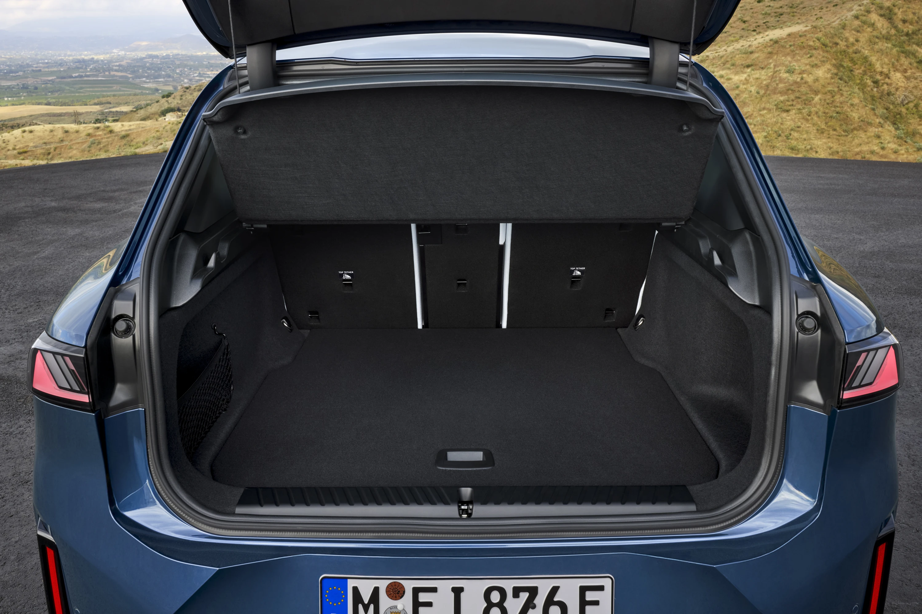 BMW iX3 50 xDrive trunk view