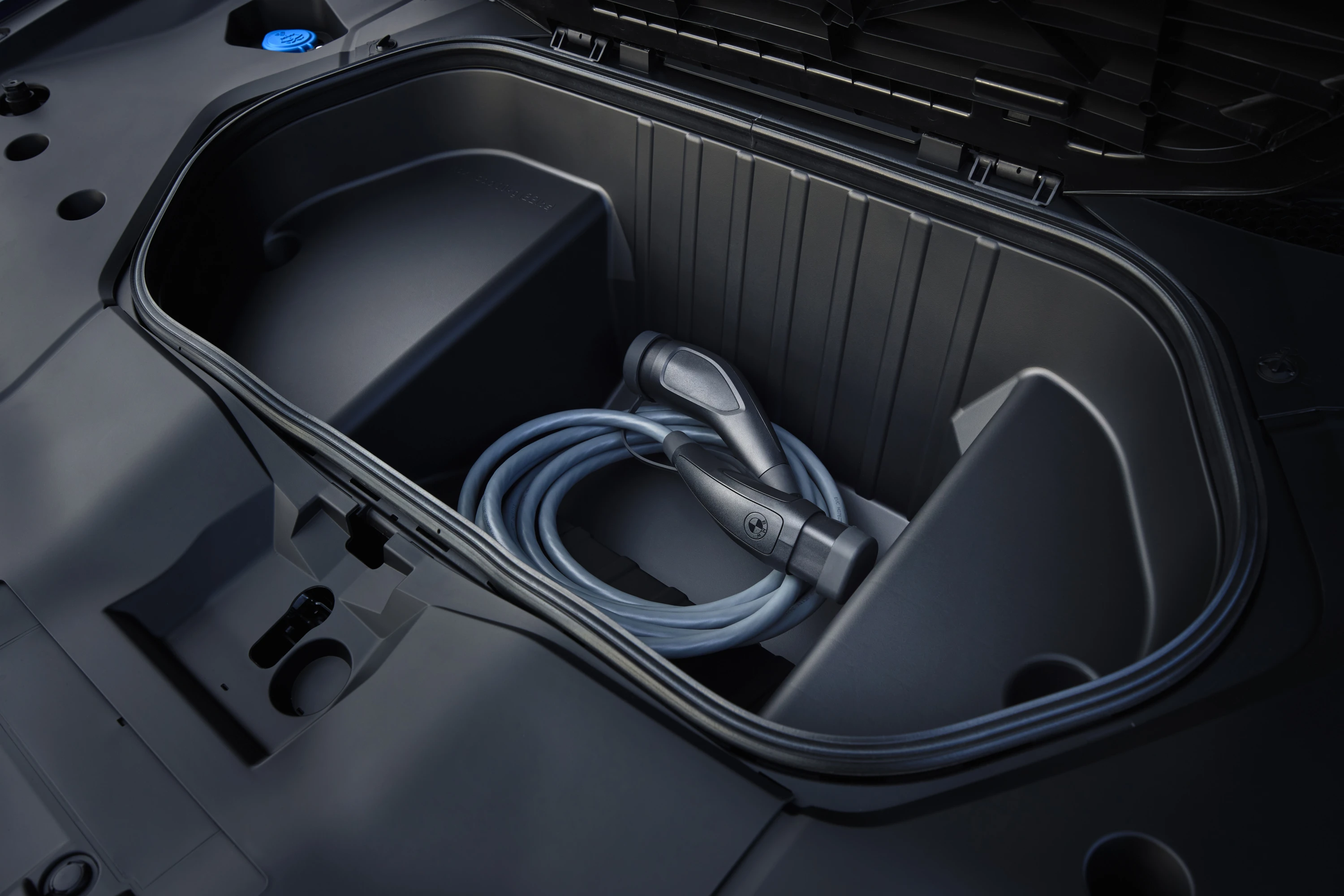 BMW iX3 50 xDrive frunk view