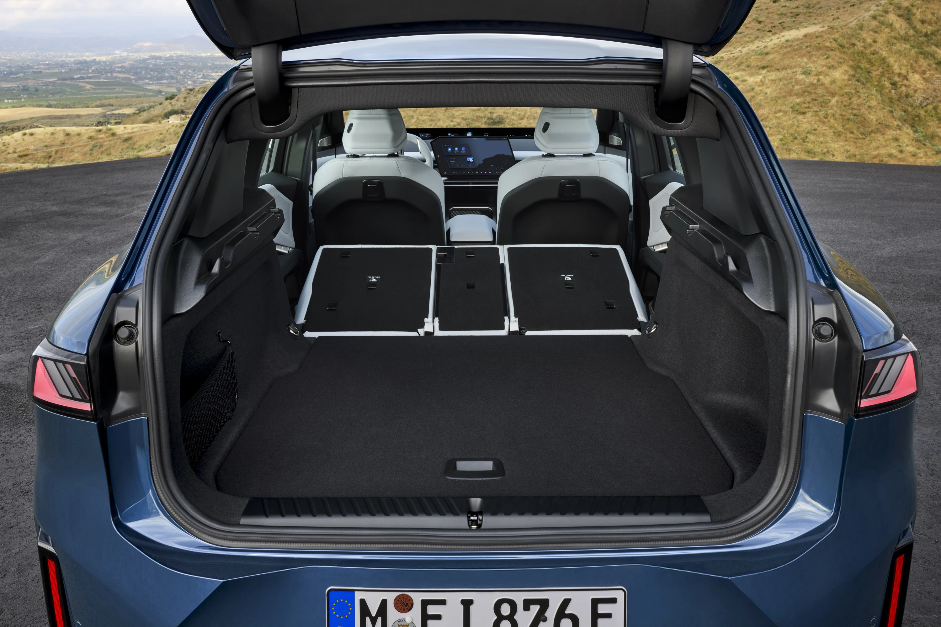 BMW iX3 50 xDrive trunk view