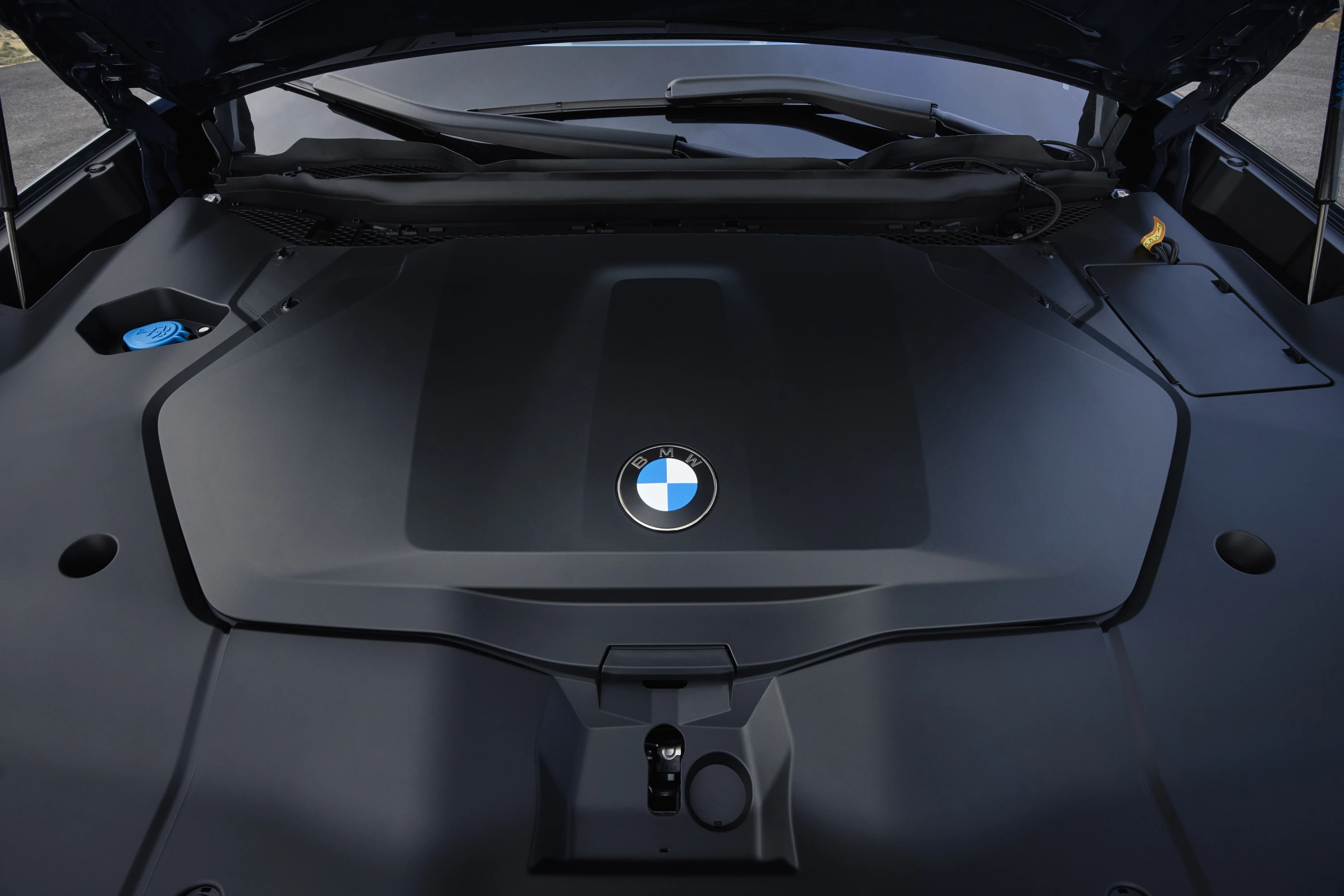 BMW iX3 50 xDrive frunk view