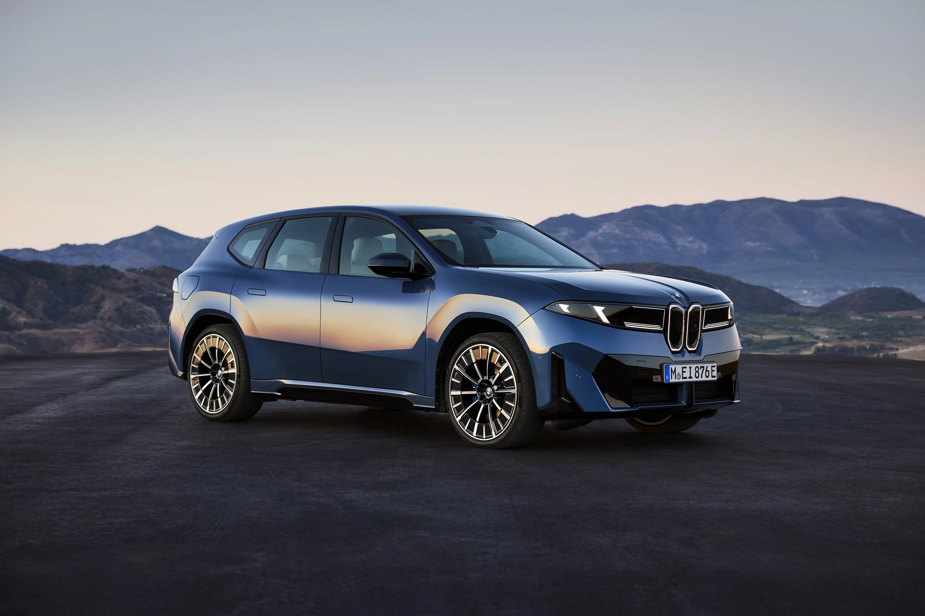 BMW iX3 50 xDrive exterior view