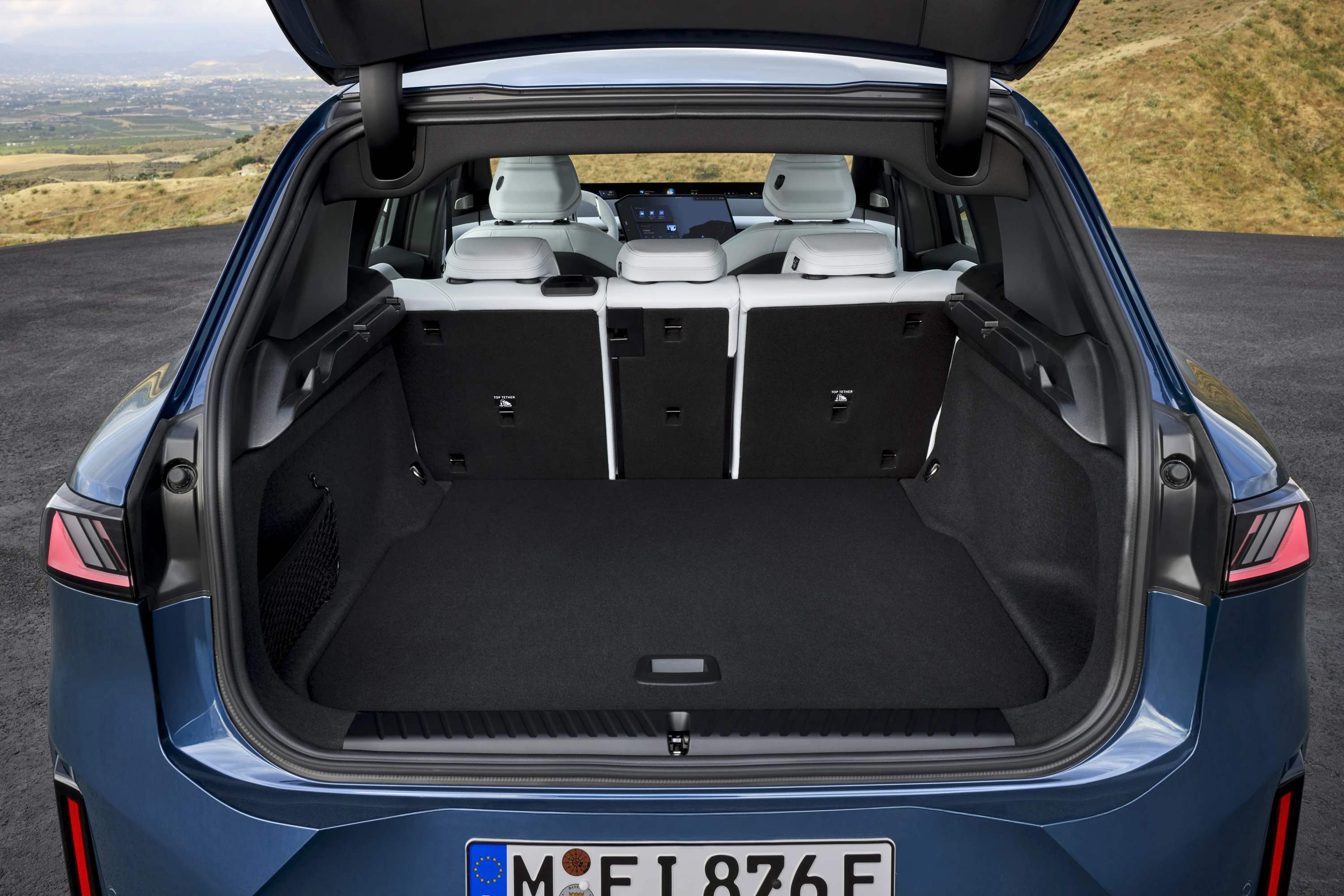 BMW iX3 50 xDrive trunk view
