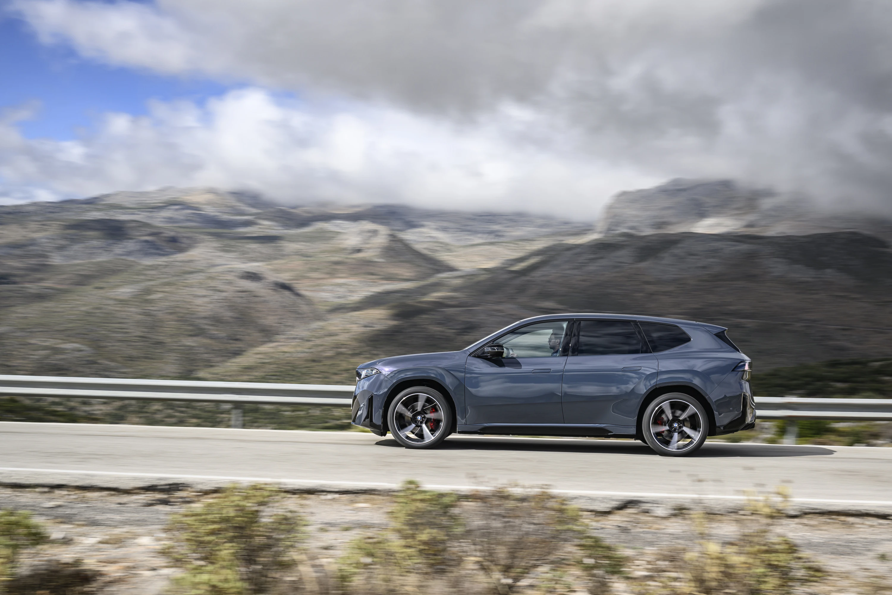 BMW iX3 50 xDrive exterior view