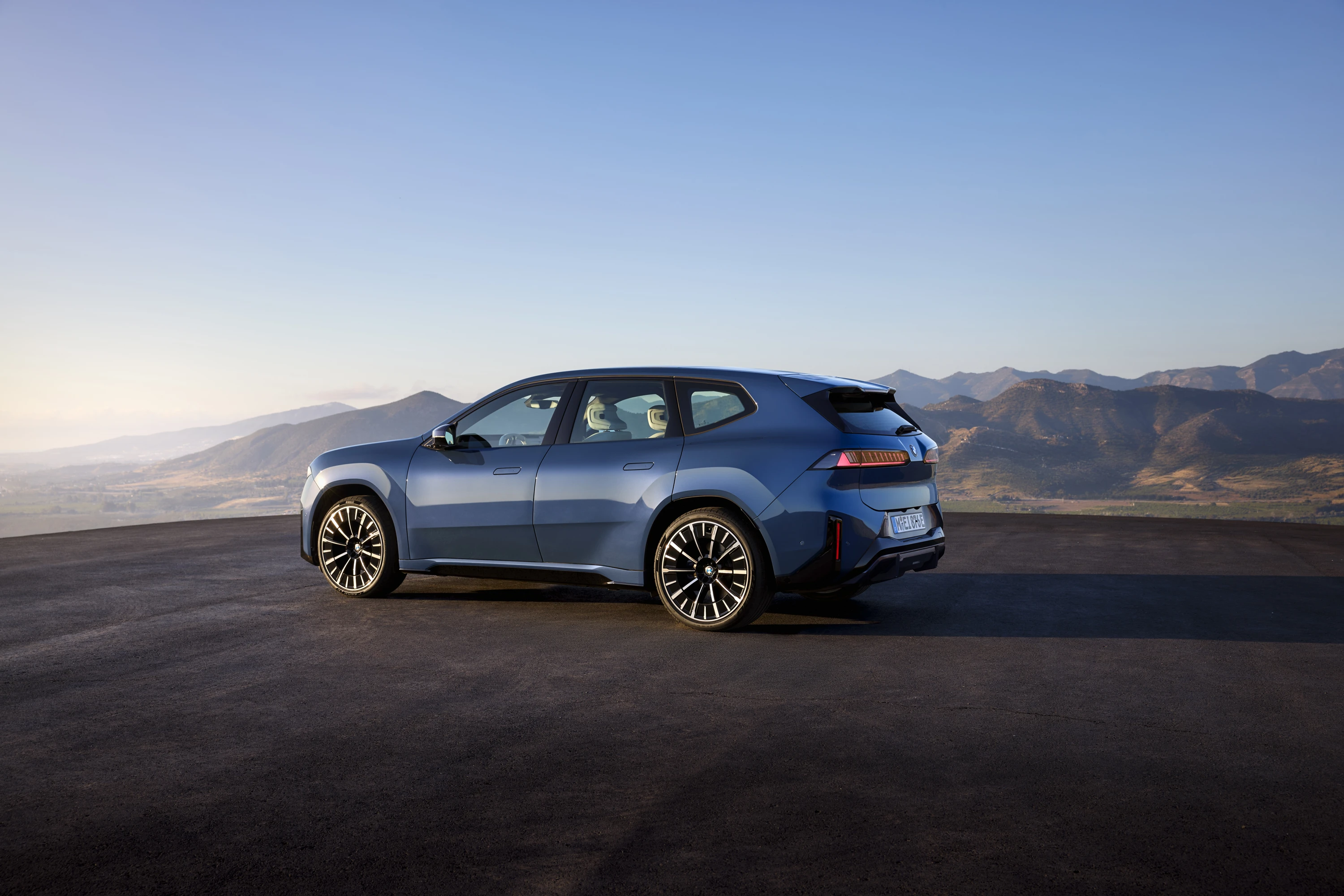 BMW iX3 50 xDrive exterior view
