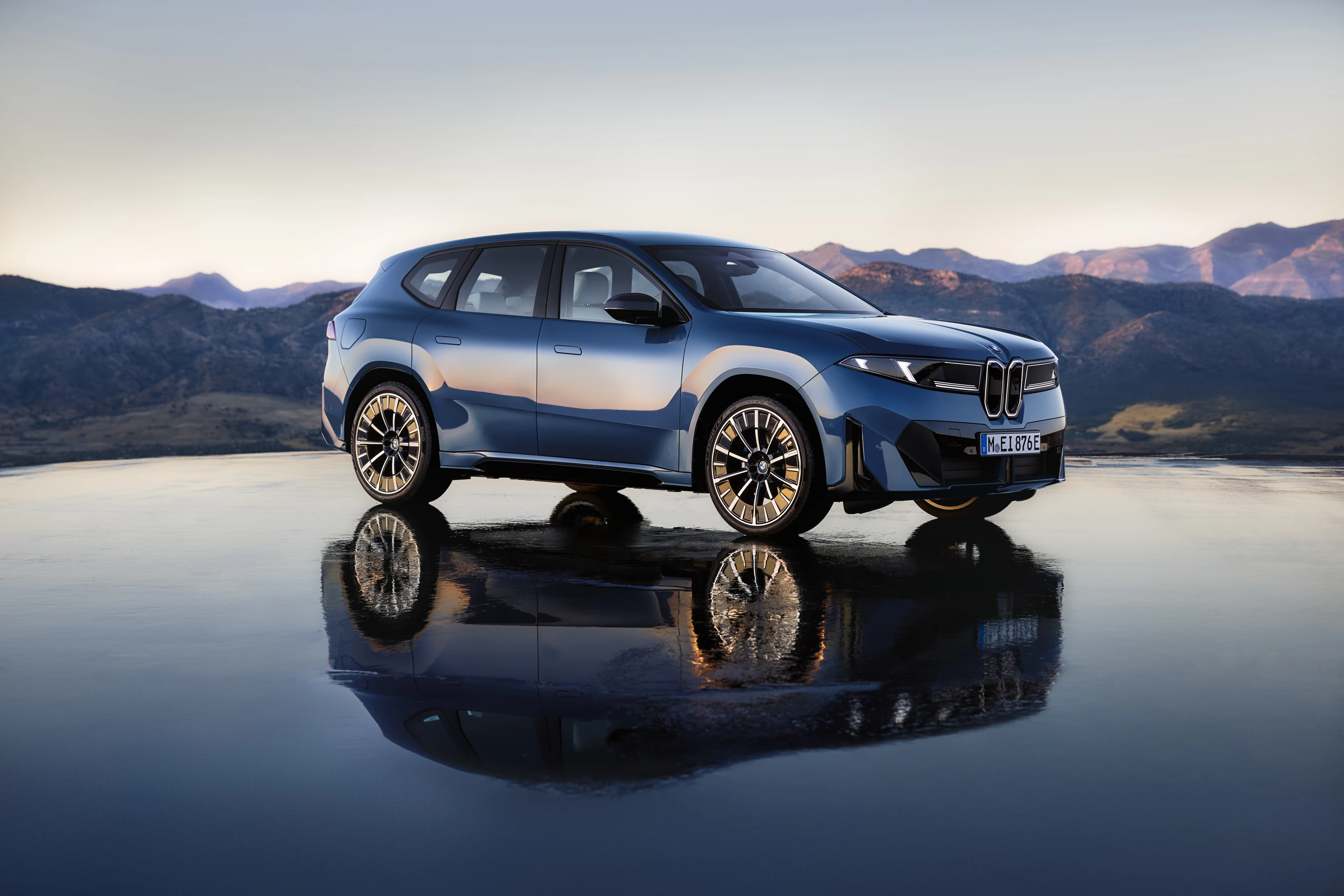 BMW iX3 50 xDrive exterior view
