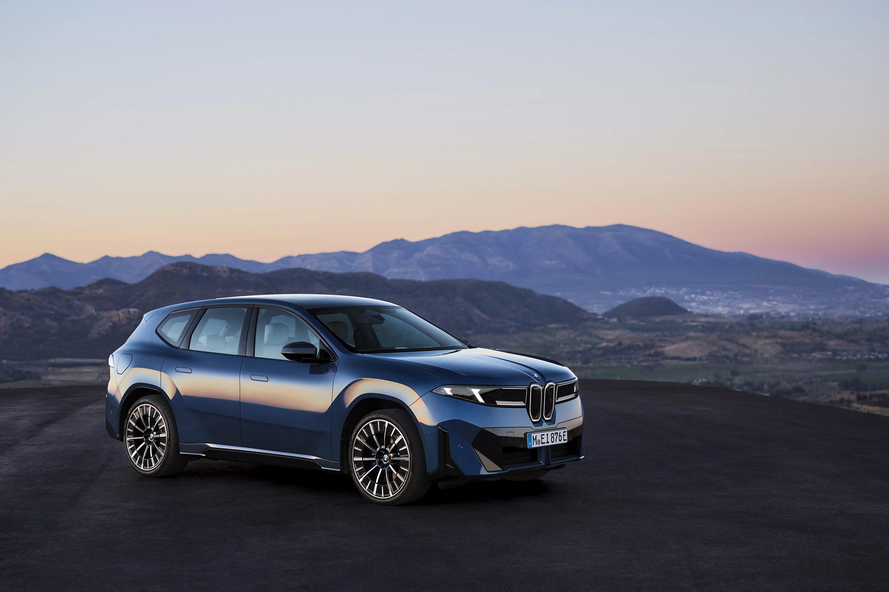BMW iX3 50 xDrive exterior view
