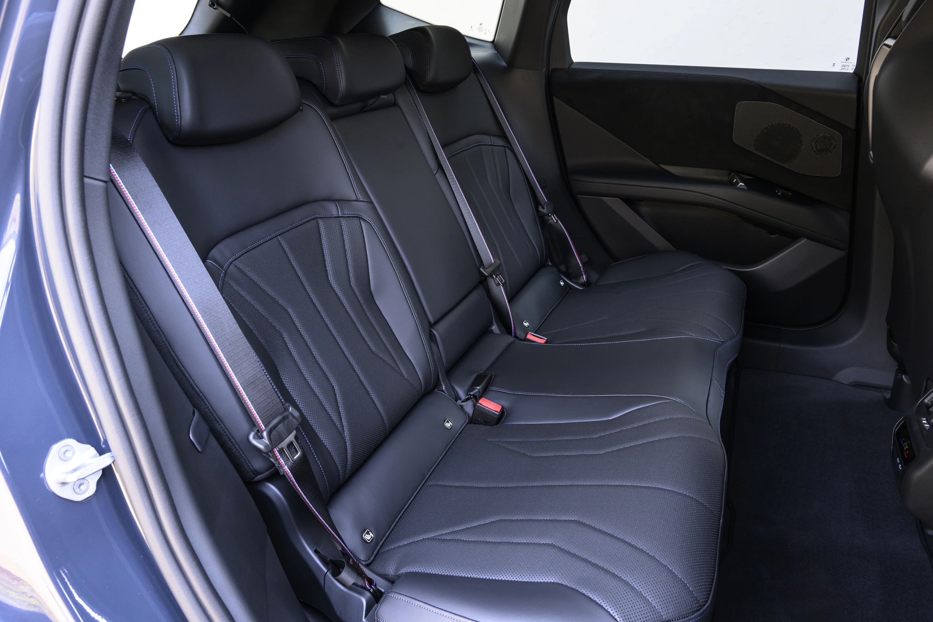 BMW iX3 50 xDrive secondrowseats view