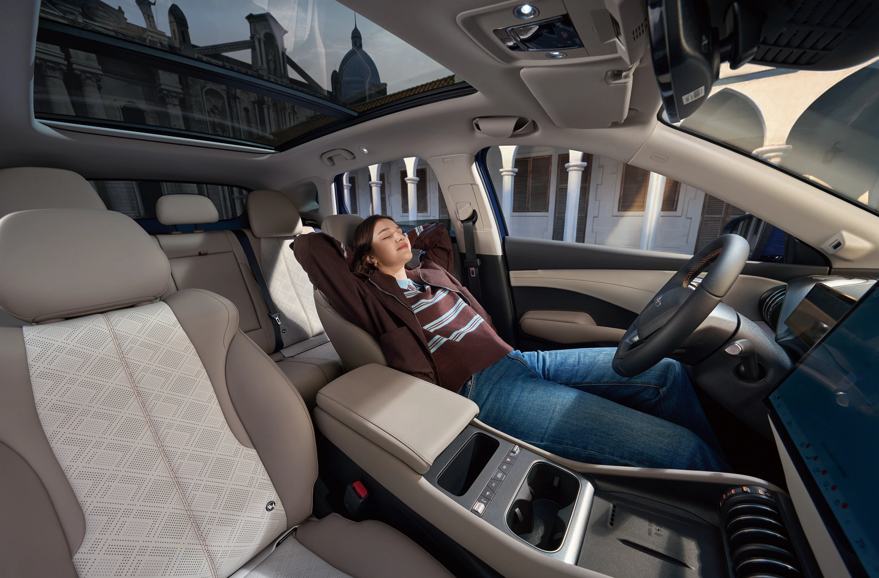 BYD ATTO 3 EVO RWD frontseats view