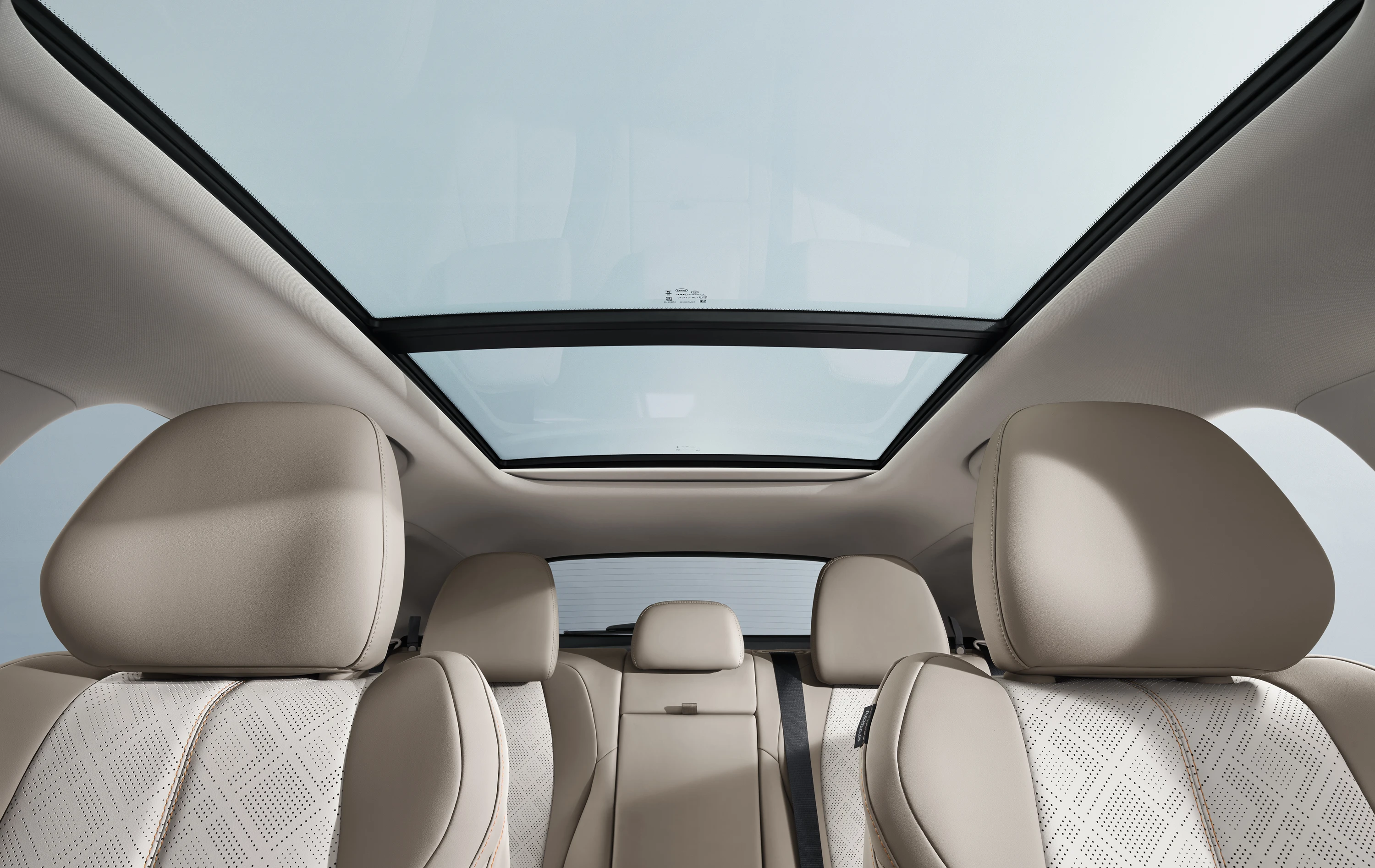 BYD ATTO 3 EVO RWD frontseats view