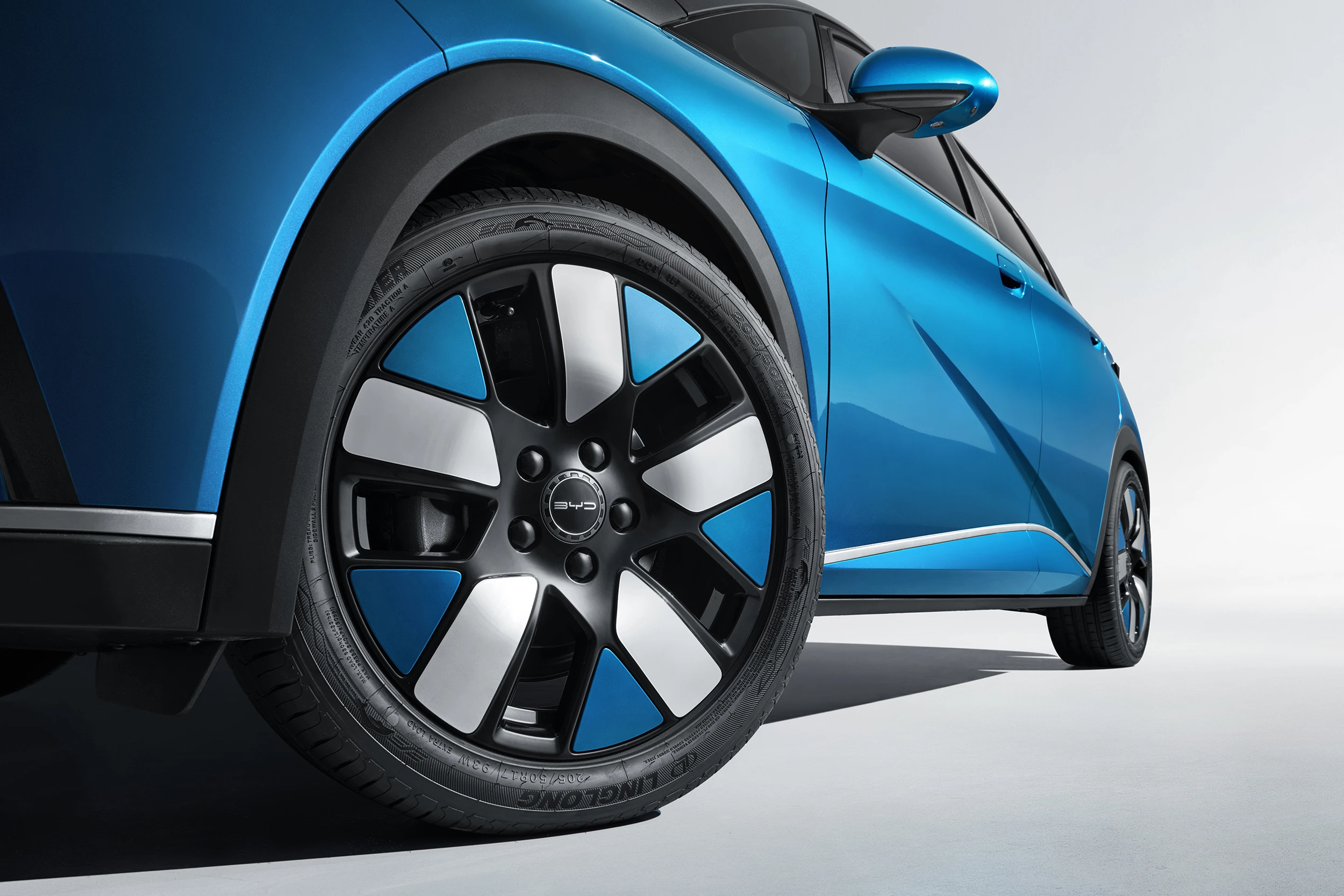 BYD Dolphin 44.9kWh Boost wheels view